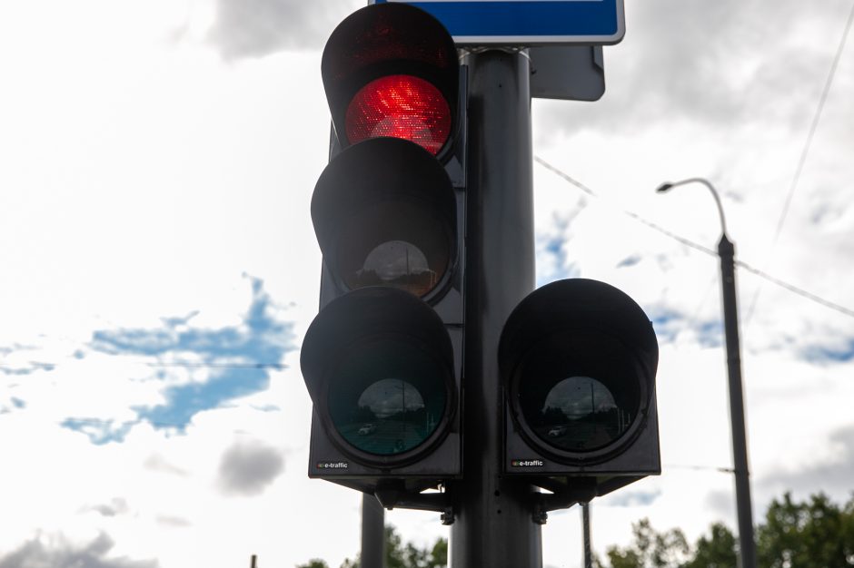 Vairuotojai skundžiasi dėl sankryžos: eismas nejuda taip efektyviai, kaip galėtų