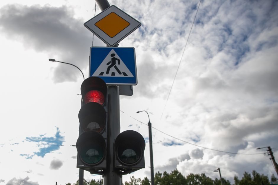 Vairuotojai skundžiasi dėl sankryžos: eismas nejuda taip efektyviai, kaip galėtų