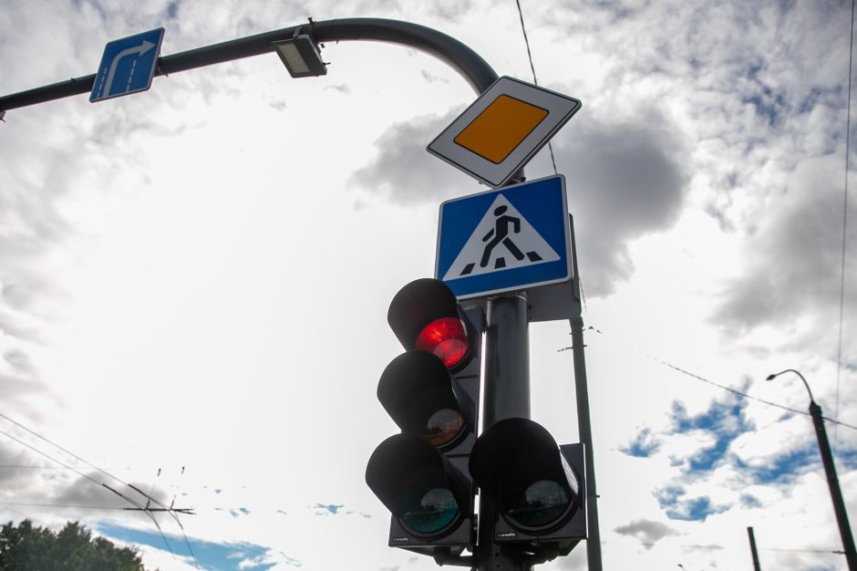 Vairuotojai skundžiasi dėl sankryžos: eismas nejuda taip efektyviai, kaip galėtų