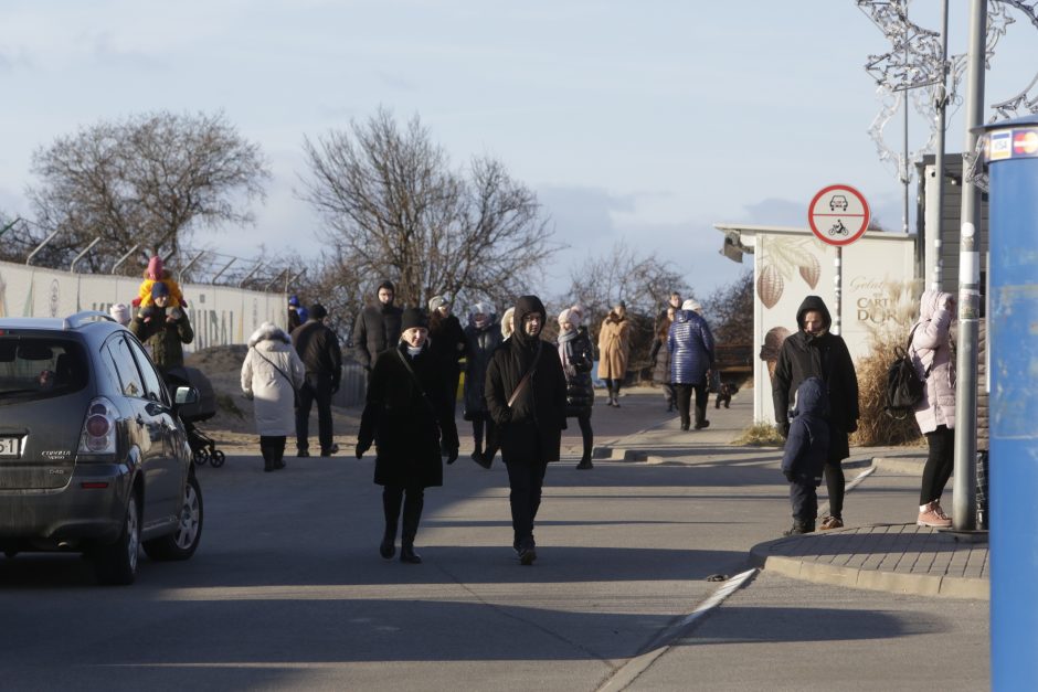 Melnragė neatsigina triukšmadarių: naktimis zuja automobiliai