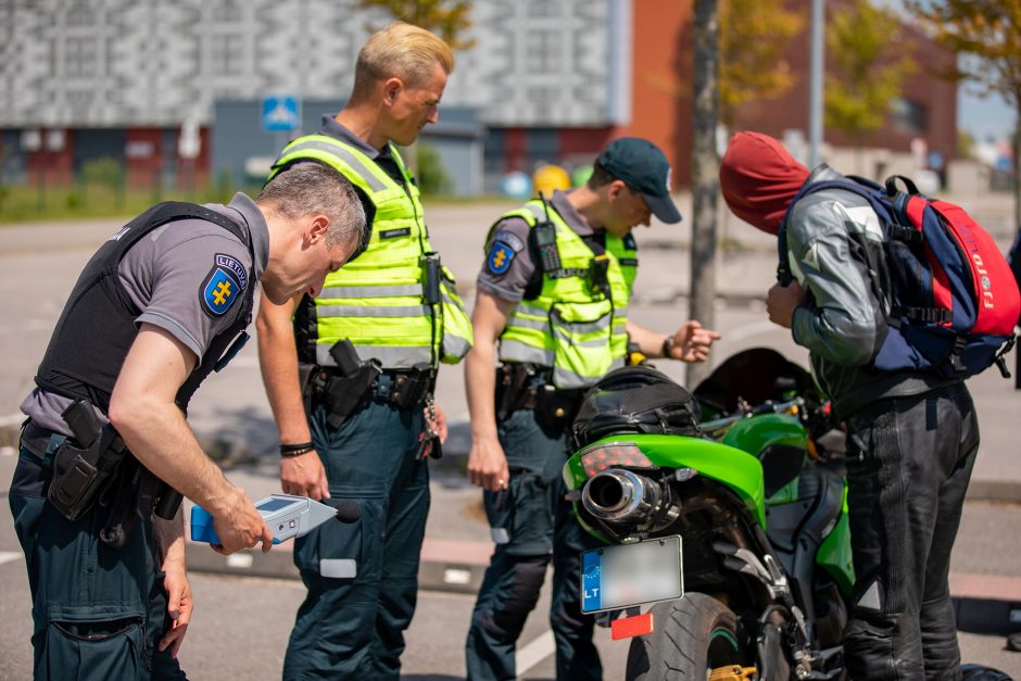 Policija surengė reidą: vairuotojams už triukšmą teks susimokėti