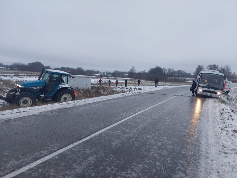 Dėl eismo sąlygų – perspėjimai