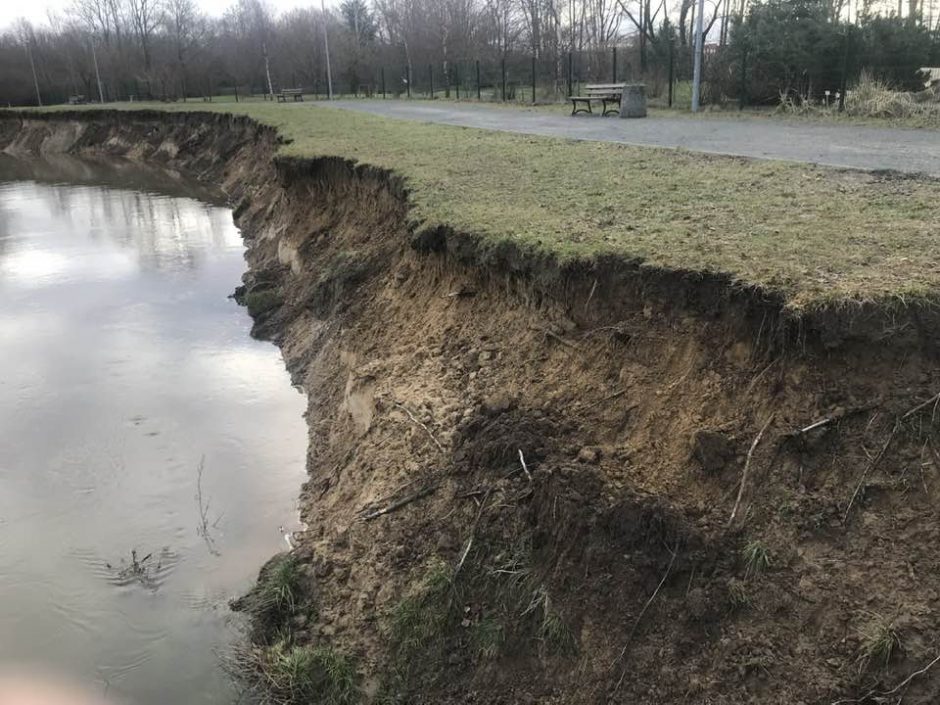 Dangė kėsinasi į dviračių taką