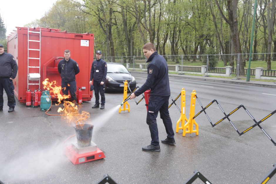 Klaipėdos ugniagesiai kviečia į atvirų durų dieną