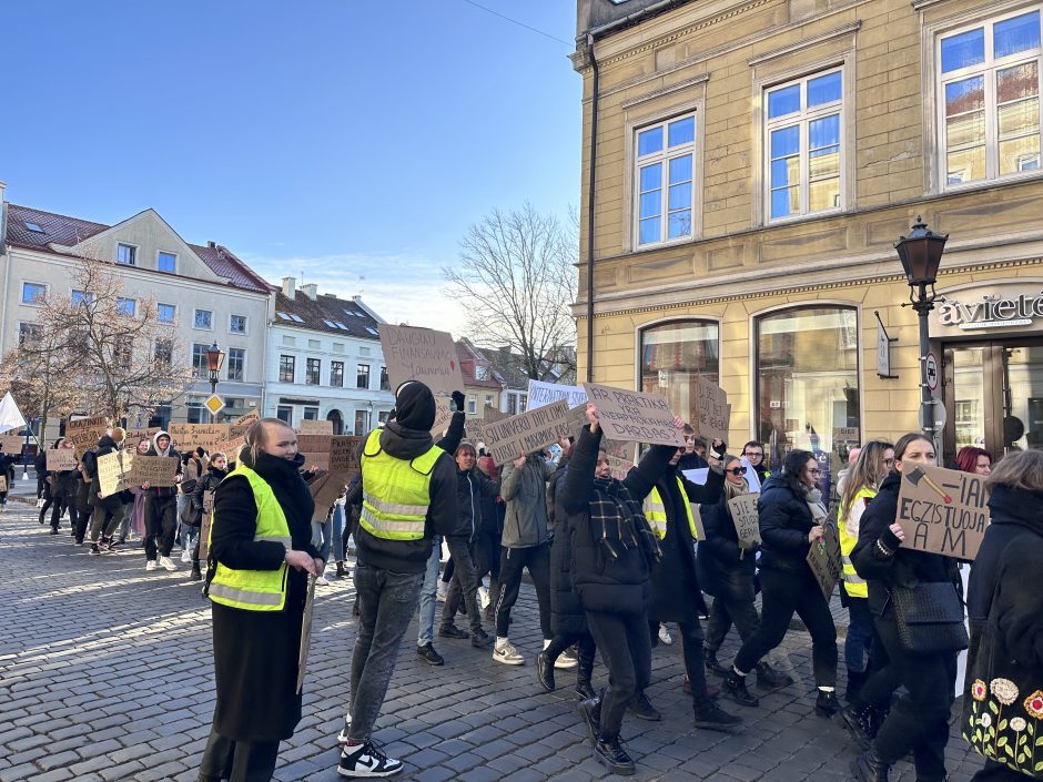 Uostamiesčio gatvėse – studentų eisena