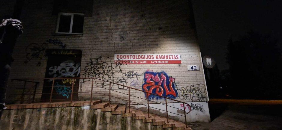 Kova su grafitininkais Debreceno kvartale – lyg su vėjo malūnais