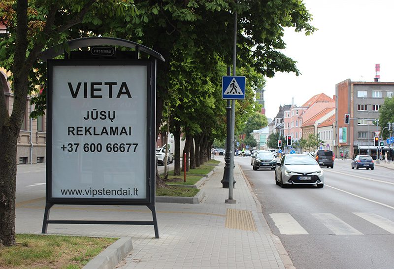 Klaida reklaminiame stende iki šiol neištaisyta