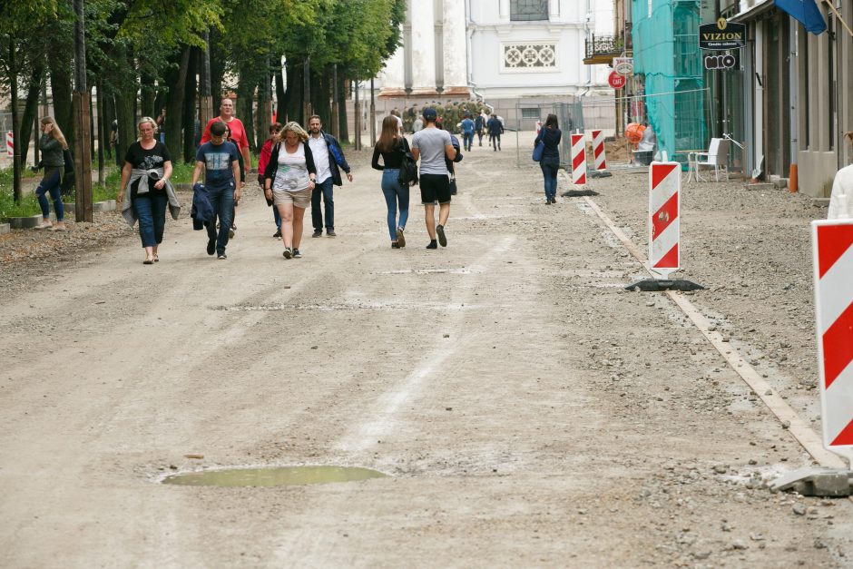 Nauja Laisvės alėjos danga pasiklydo jūroje