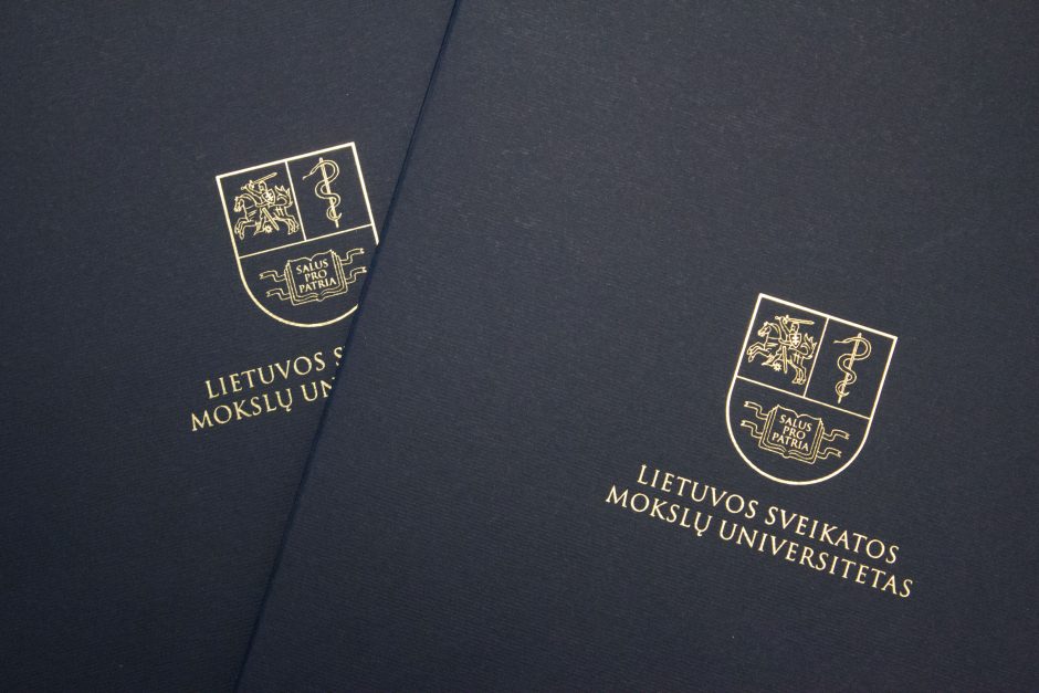 LSMU absolventams įteikti diplomai, pirmą kartą iškilmės – virtualiosios