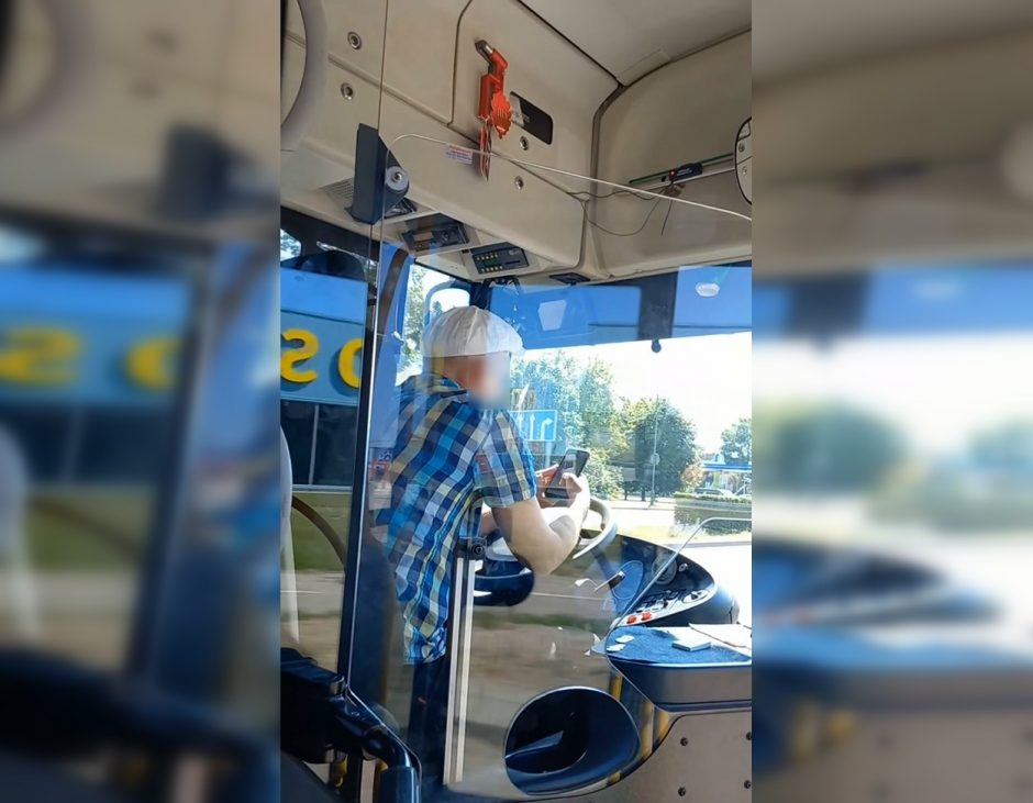 Autobusą vairavo maigydamas telefoną?