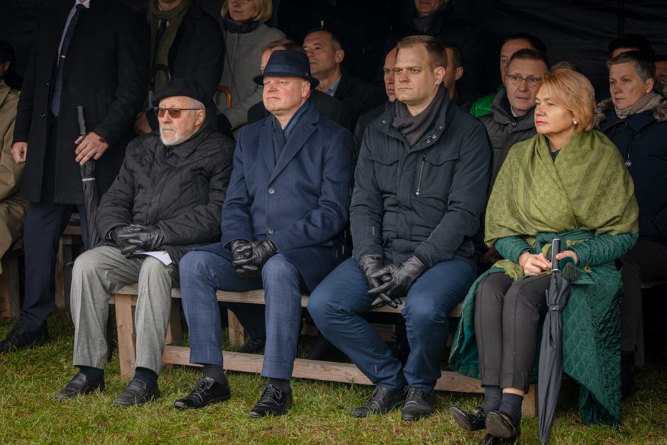 Kryžkalnyje pradėtas statyti memorialas Lietuvos partizanams