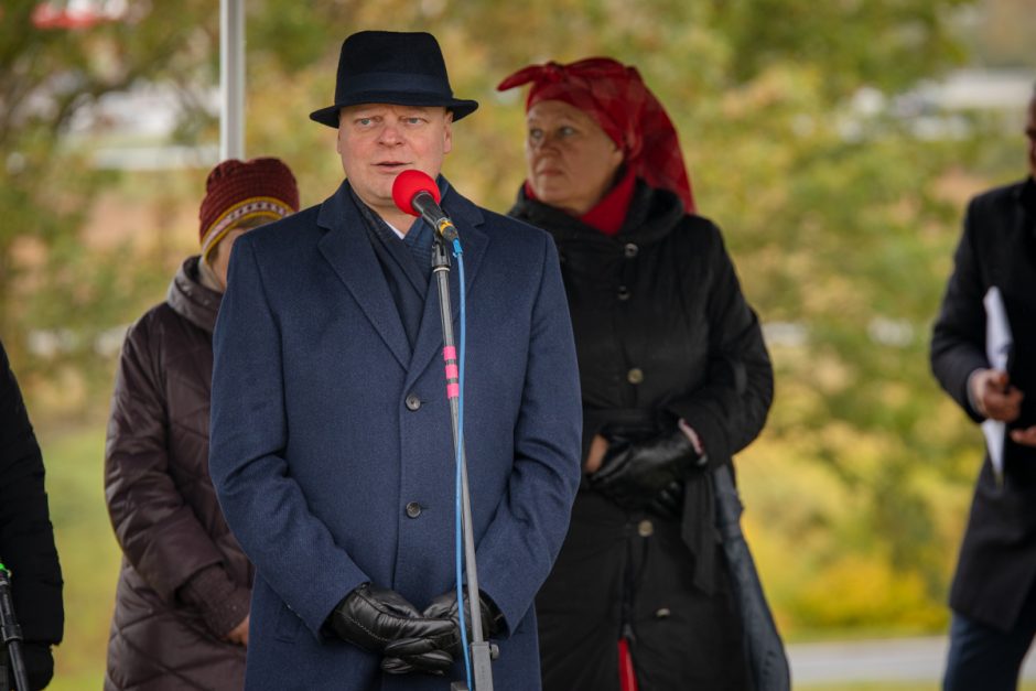 Kryžkalnyje pradėtas statyti memorialas Lietuvos partizanams