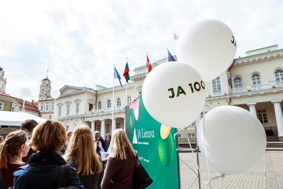 Nobelio taikos premijai nominuota Lietuvoje veikianti moksleivių verslumo ugdymo organizacija