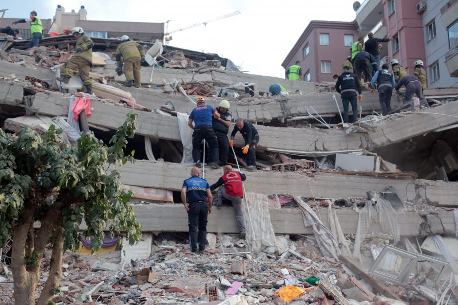 Žemės drebėjimas Turkijoje: žuvo mažiausiai 12 žmonių, sužeista – daugiau kaip 500
