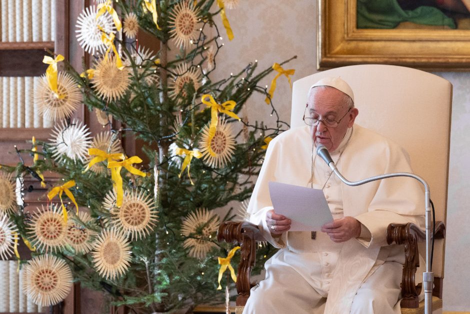Popiežius dėl sveikatos problemų nedalyvaus dvejose Naujųjų metų mišiose