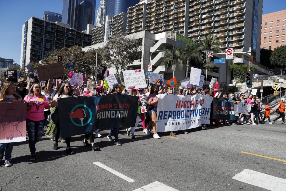 JAV šimtai tūkstančių žmonių protestuoja prieš abortų ribojimus