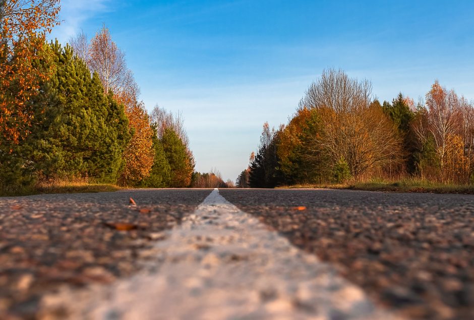 Šalies kelių dangos daugiausia sausos