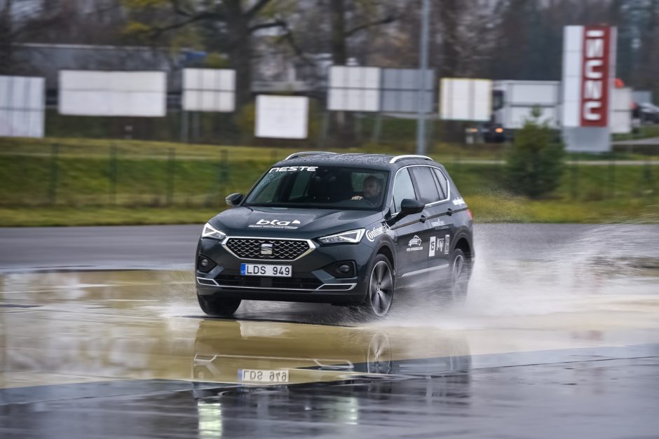 Galiūnų dvikova metų automobilio rinkimuose: purvynų karalius prieš lenktynininką