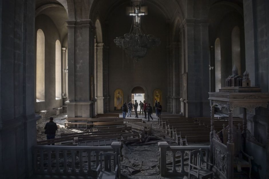 Dėl karo Kalnų Karabache pabėgo tūkstančiai civilių