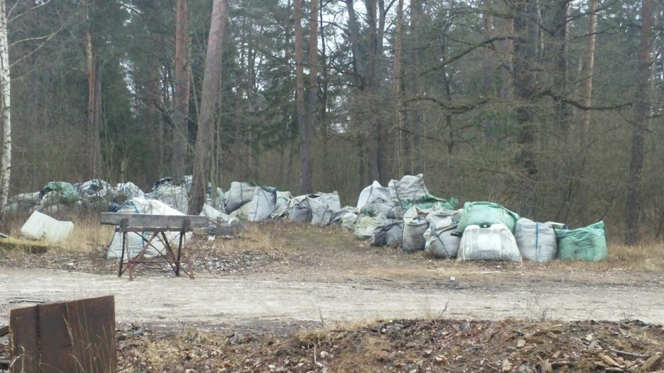 Seimo narys dėl pavojingų atliekų slapstymo kreipėsi į prokuratūrą ir STT