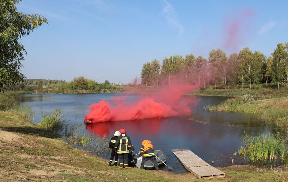 Kauno rajono ugniagesiams atsistoti ant kojų padėjo kolegos lenkai