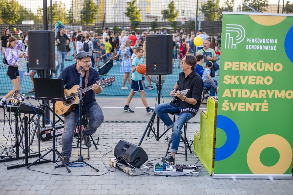 Vilniaus Perkūnkiemis keičiasi: bendruomenė švenčia naujo skvero atidarymą