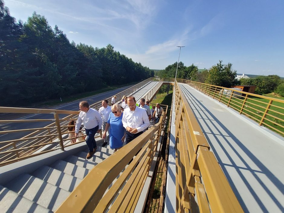 Birštone susisiekimo ministras atidarė naują pėsčiųjų ir dviračių viaduką