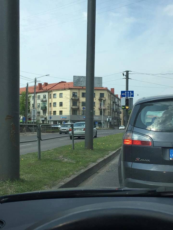 Kauniečius papiktino įžūliai prieš eismą važiuojantys vairuotojai