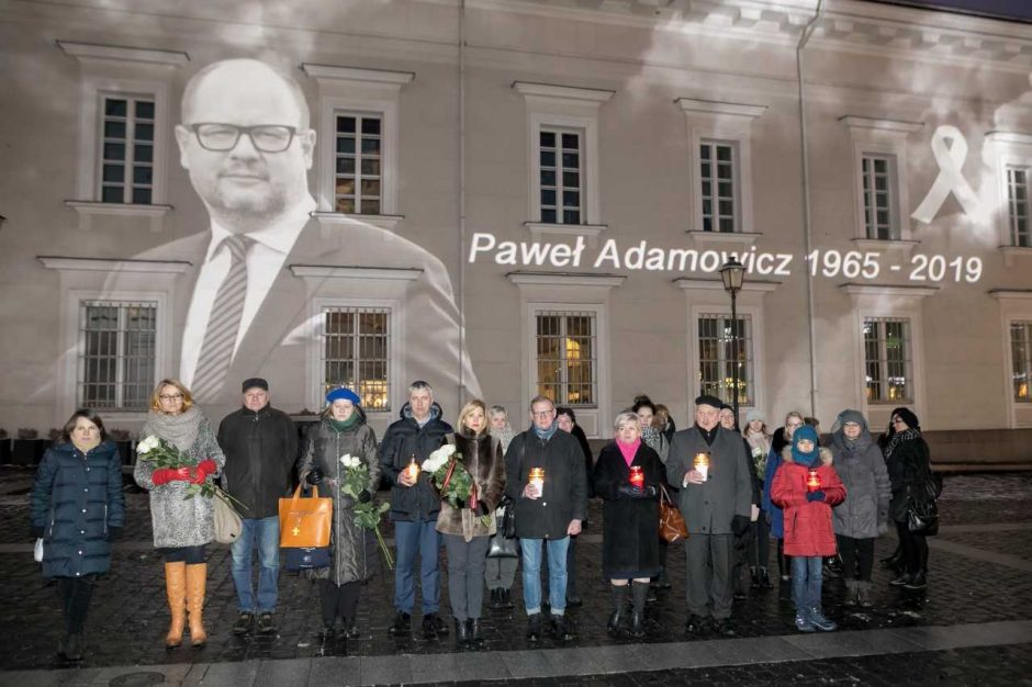 Vilnius gedi kartu su Gdansku: nuleidžiamos vėliavos