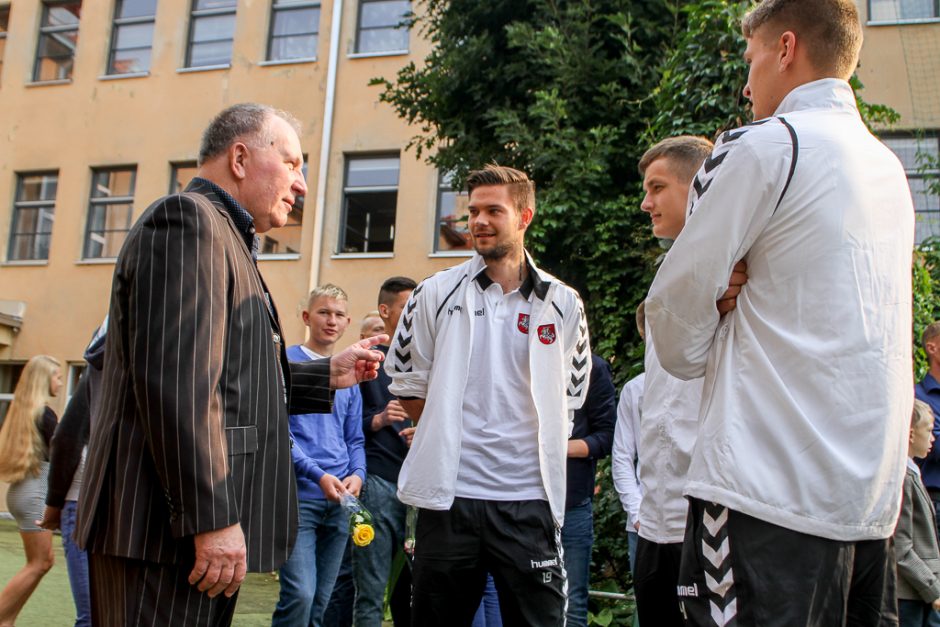 Futbolo rinktinės žaidėjai rugsėjo 1-ąją lydėjo ir būsimą pamainą, ir savo atžalas