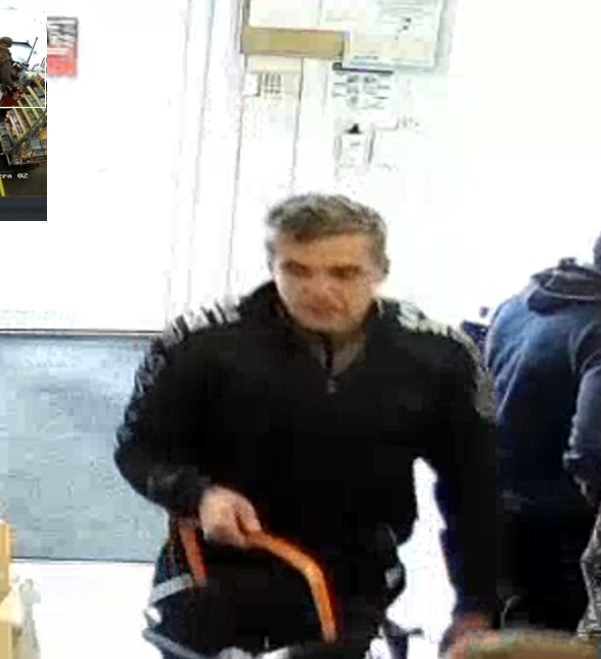 Pareigūnai aiškinasi, kas mėgino pasisavinti prekes (gal žinote šį vyrą)