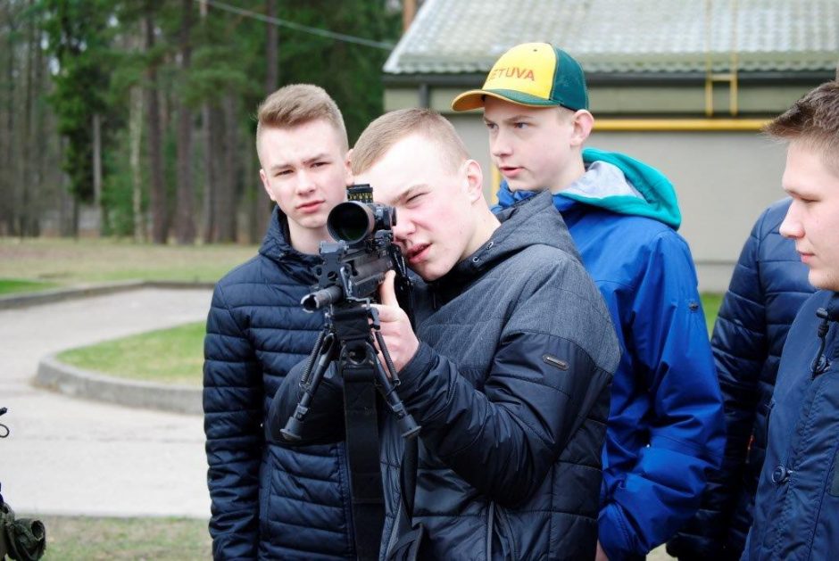 Beisbolininkai rado bendrą kalbą su kariūnais