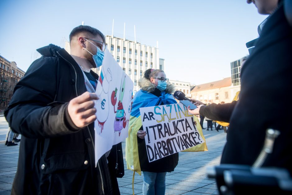 Keli šimtai kauniečių susirinko paraginti Kauno merą atsisakyti verslo Rusijoje