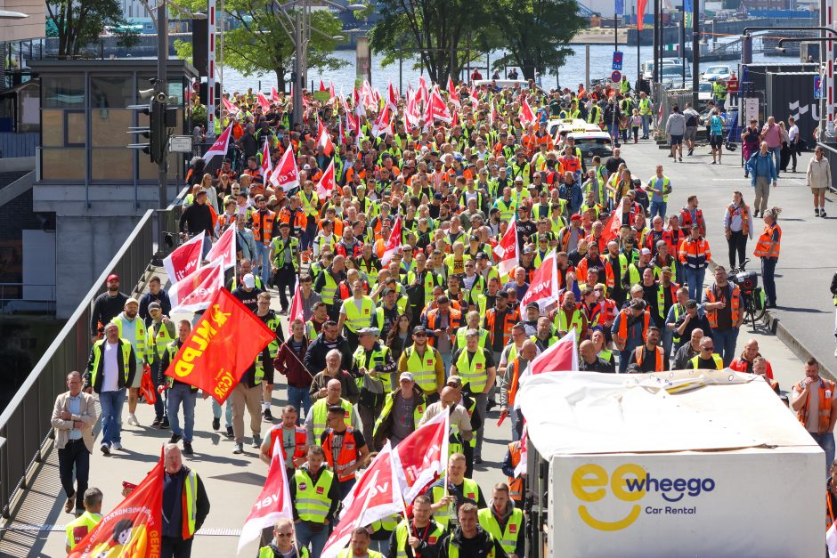 Streikai paralyžiavo uostų darbą Vokietijos šiaurėje