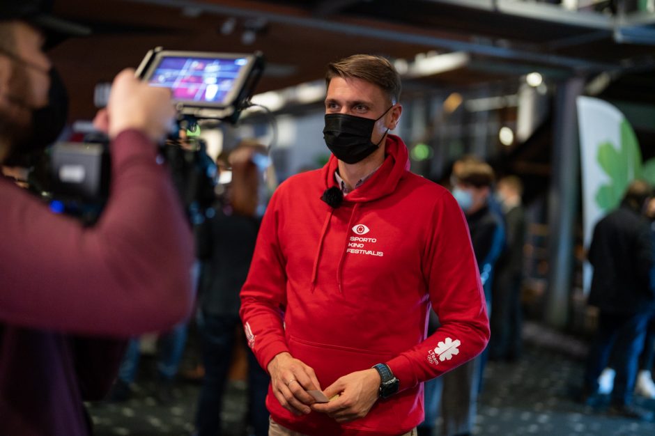 Sporto kino šventė prasidėjo: festivalio atidaryme sujaudino ukrainiečių gimnastės istorija