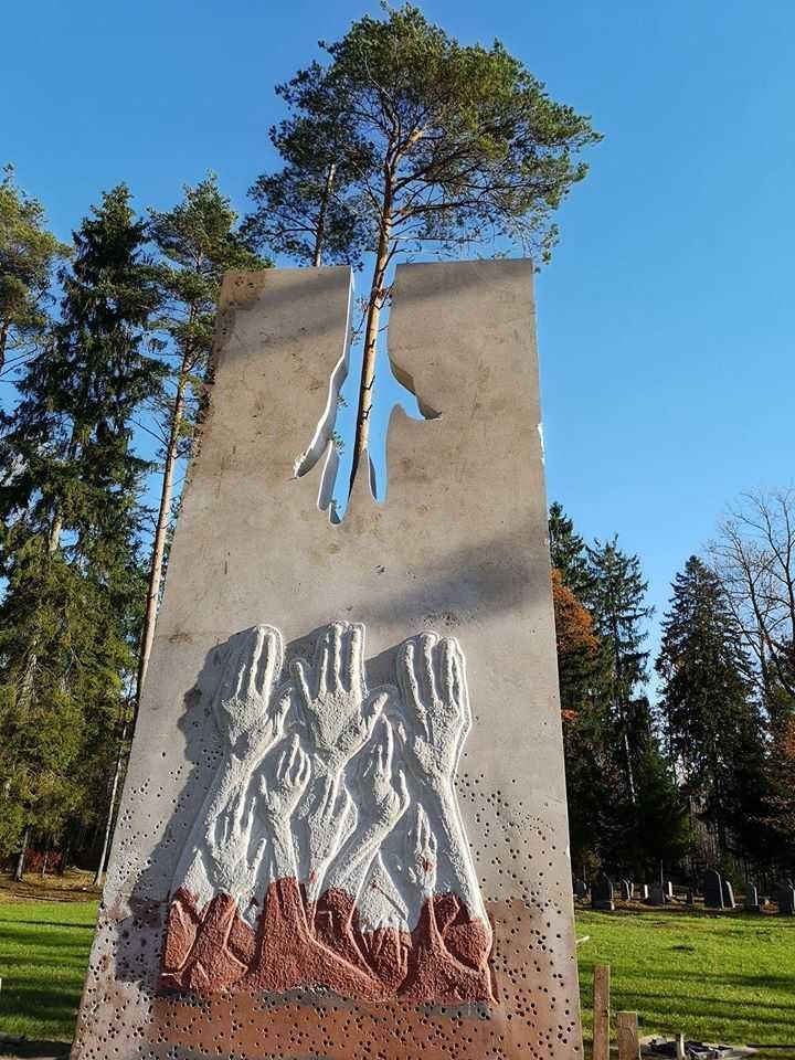 Vandžiogaloje pastatytas memorialas nužudytiems žydams