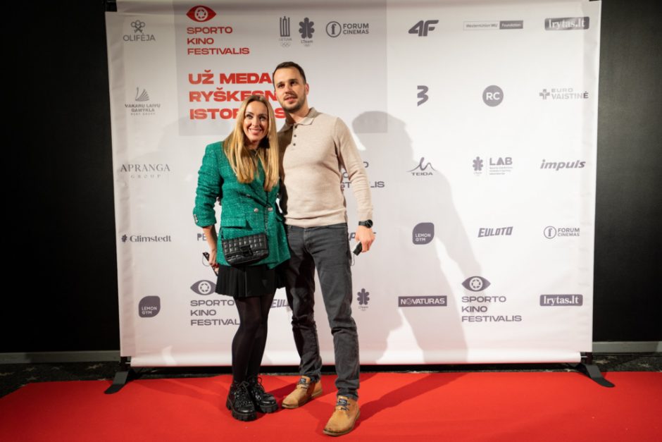 Sporto kino šventė prasidėjo: festivalio atidaryme sujaudino ukrainiečių gimnastės istorija