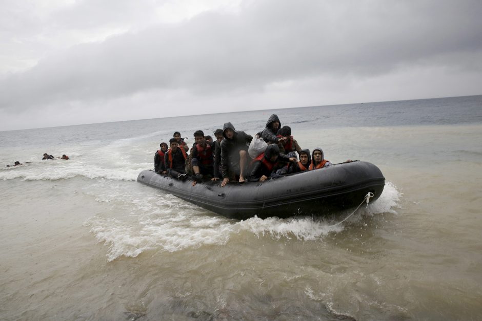 Žmogaus teisių gynėjai praneša apie migrantų užpuolimus Egėjo jūroje