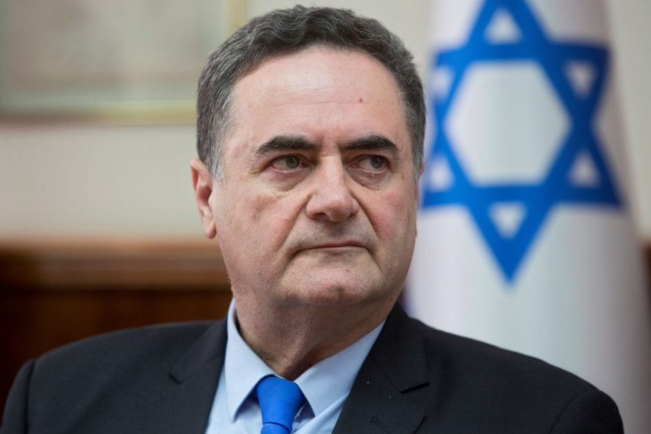 Izraelio diplomatijos vadovas bando užglaistyti ginčą su Lenkija dėl antisemitizmo