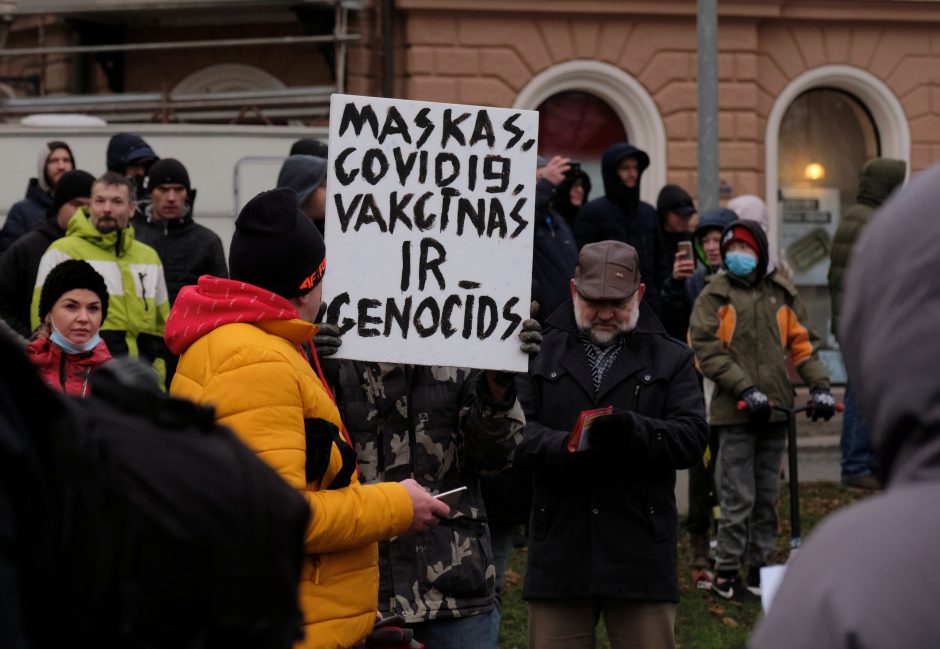 Latvijos teismas uždraudė rengti piketą prieš COVID-19 apribojimus Valkos mieste