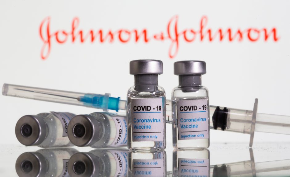 „Johnson & Johnson“ vakciną nuo COVID-19 Europai pradės tiekti balandžio 19-ąją