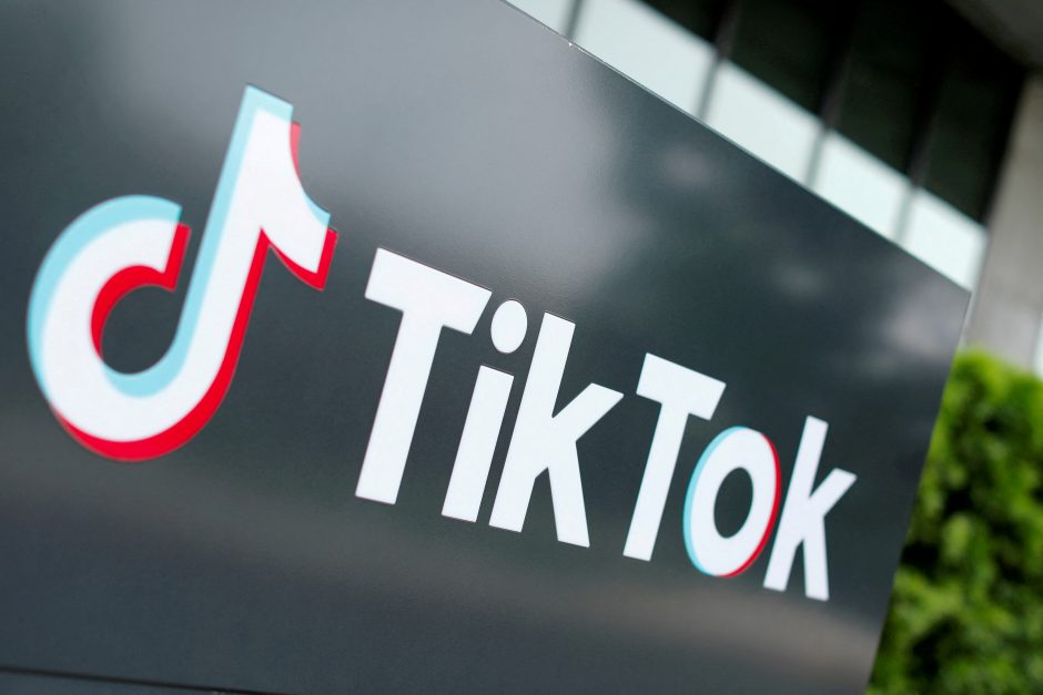 Egiptas pratęsė trijų „TikTok“ platformos komikų ikiteisminį sulaikymą 