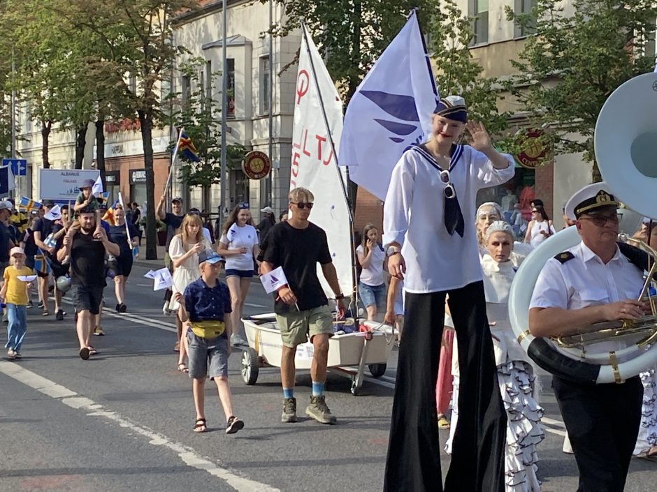 Uostamiestį sveikino „The Tall Ships Races“ burlaivių įgulos