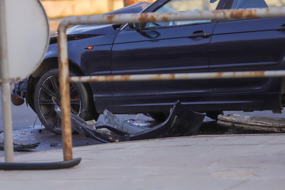 M. K. Čiurlionio gatvėje po automobilių susidūrimo du žmonės išvežti į ligoninę