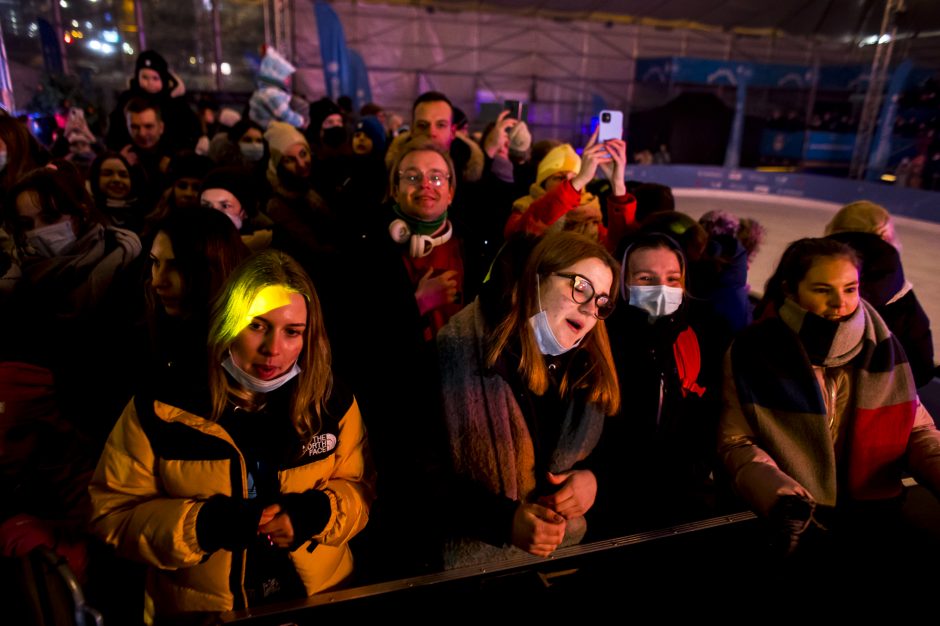 Olimpinis festivalis „Beijing 2022“ atidarytas: D. Montvydas dainomis tirpdė čiuožyklos ledą