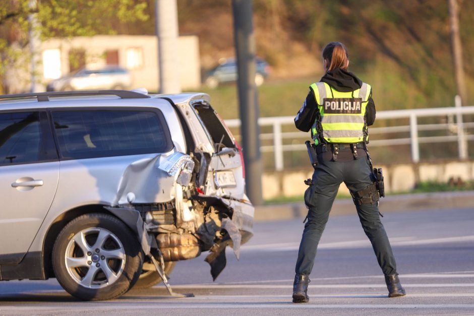 M. K. Čiurlionio gatvėje po automobilių susidūrimo du žmonės išvežti į ligoninę