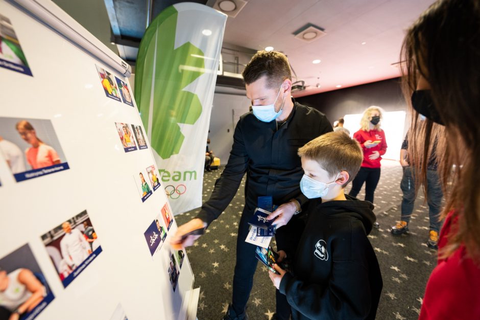 Sporto kino šventė prasidėjo: festivalio atidaryme sujaudino ukrainiečių gimnastės istorija