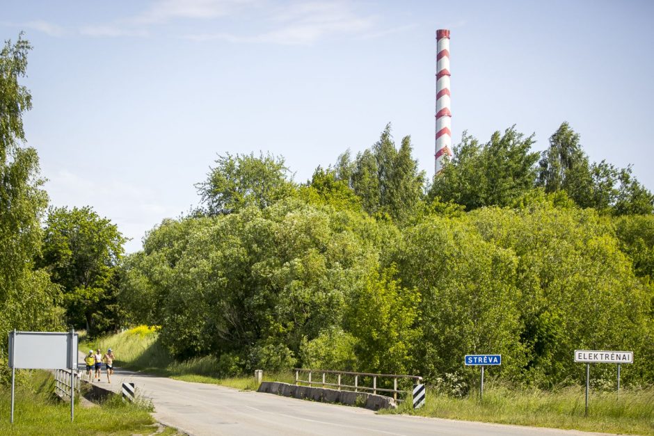 Tradiciniame bėgime „Aplink Elektrėnų marias“ triumfavo šeimyninis Kančių duetas