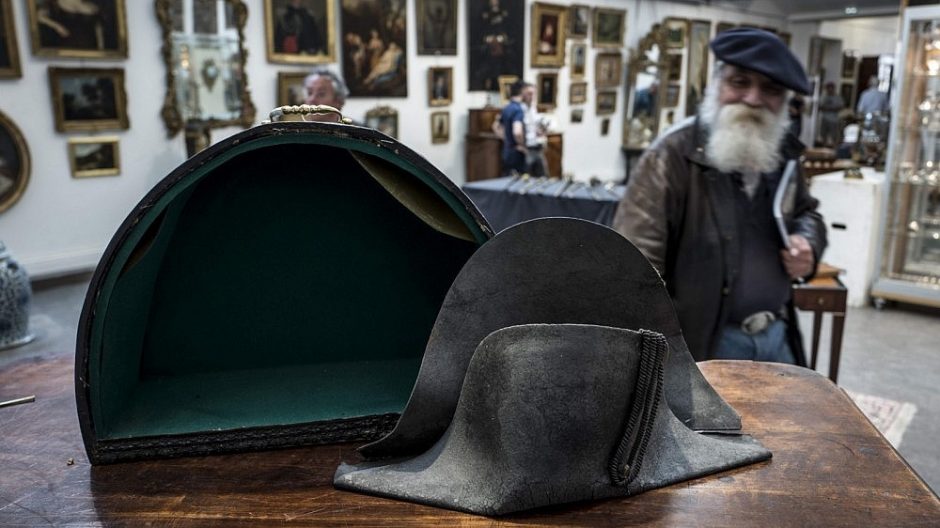 Kariška Napoleono skrybėlė aukcione parduota už 280 tūkst. eurų