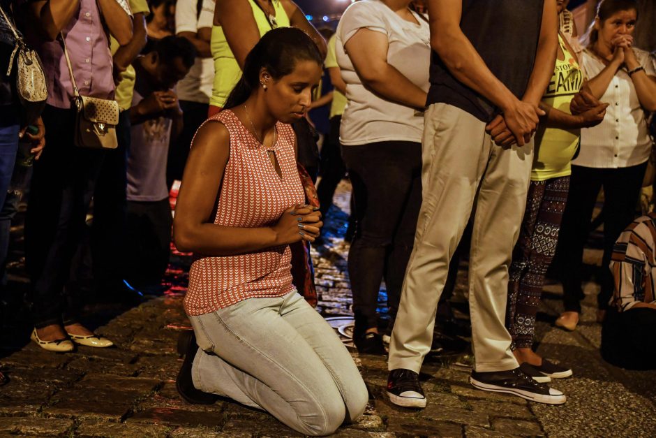 Brazilijos mokykloje nušauti aštuoni žmonės; abu užpuolikai nusižudė 